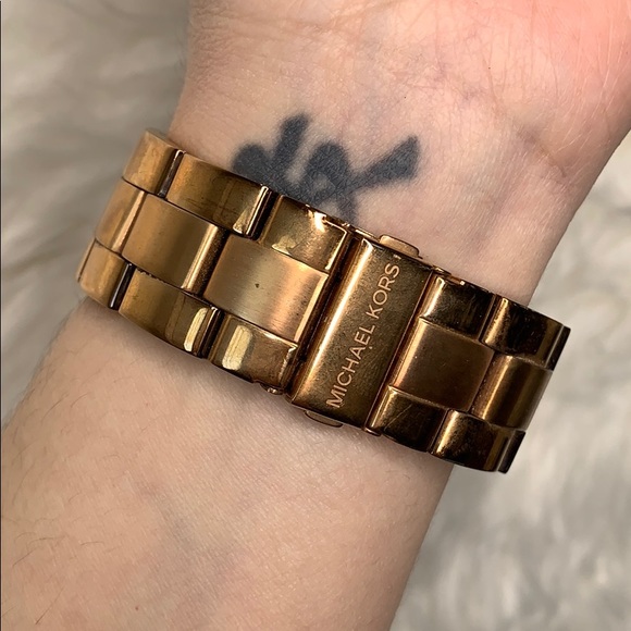 Michael Kors Oversized Everest Gold Tone Watch - Picture 4 of 8